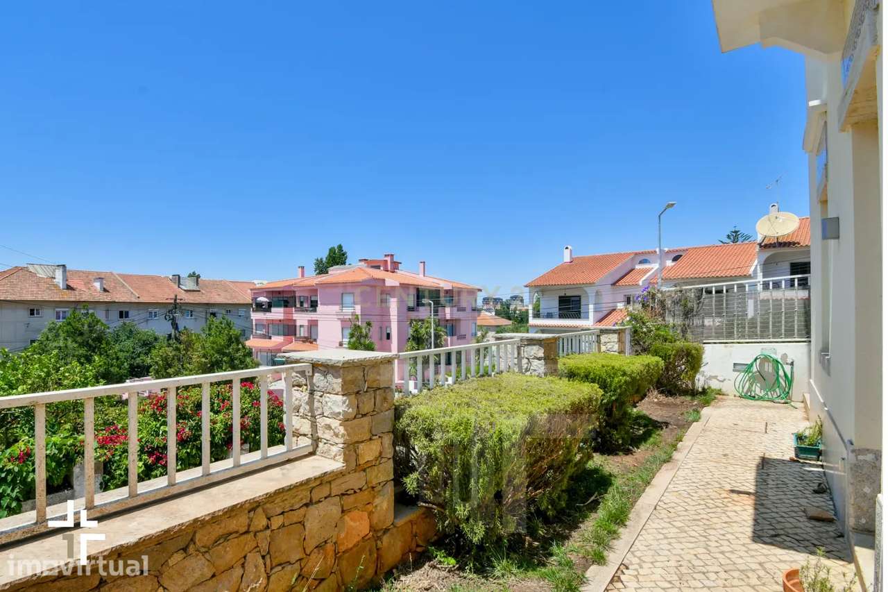 T3+1 Duplex em Moradia Bifamiliar | São Pedro do Estoril - Grande imagem: 5/42