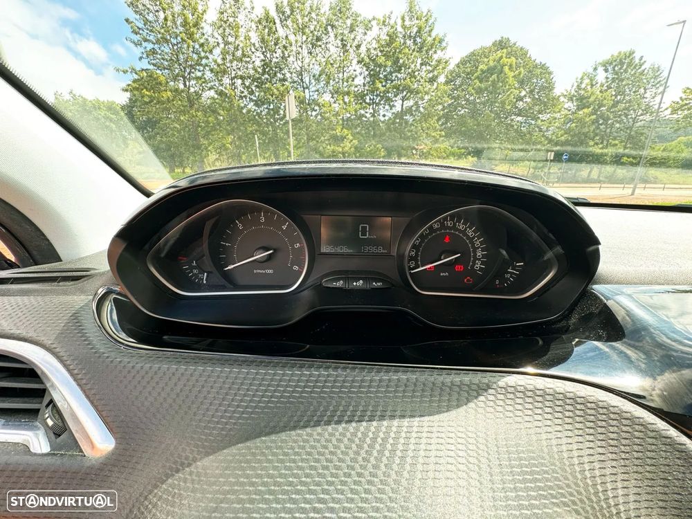 Peugeot 2008 1.6 BlueHDi Style - 17