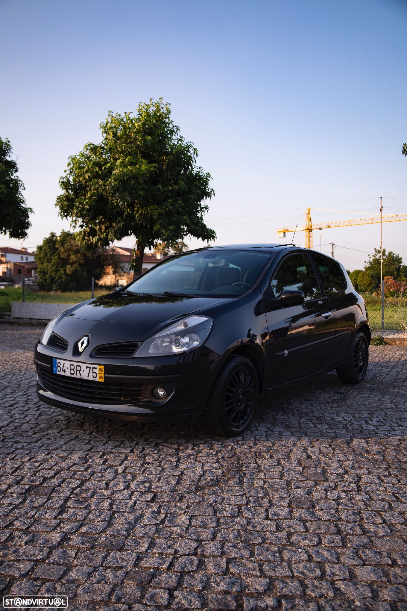 Renault Clio 1.2 16V Confort Authentique - 1