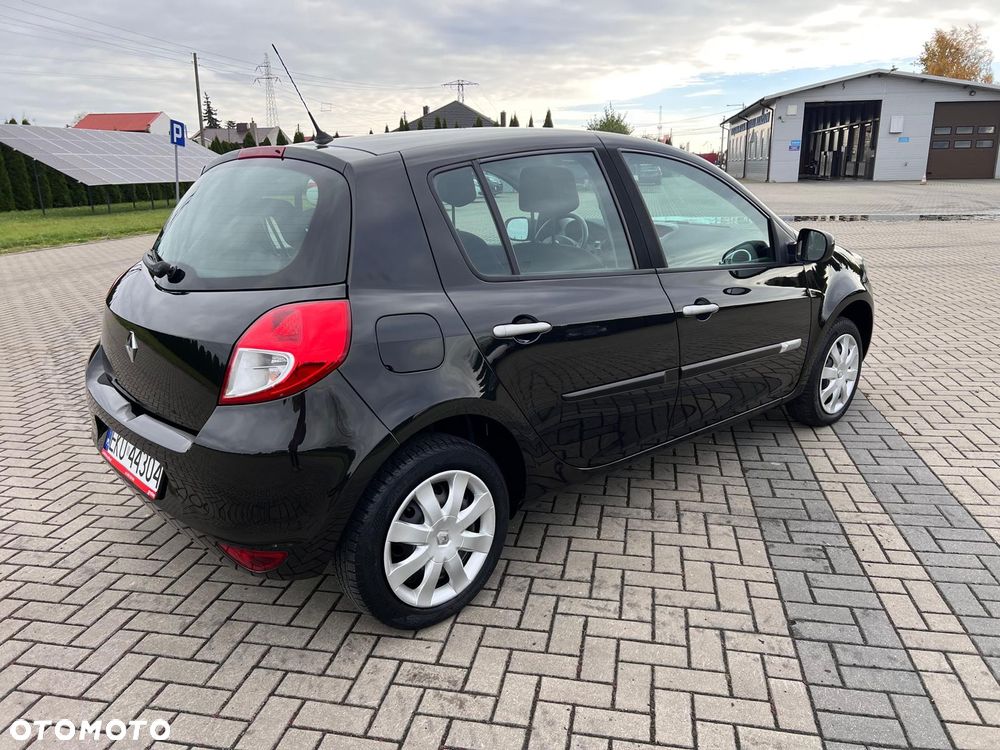 Renault Clio 1.2 16V 75 Expression - 8