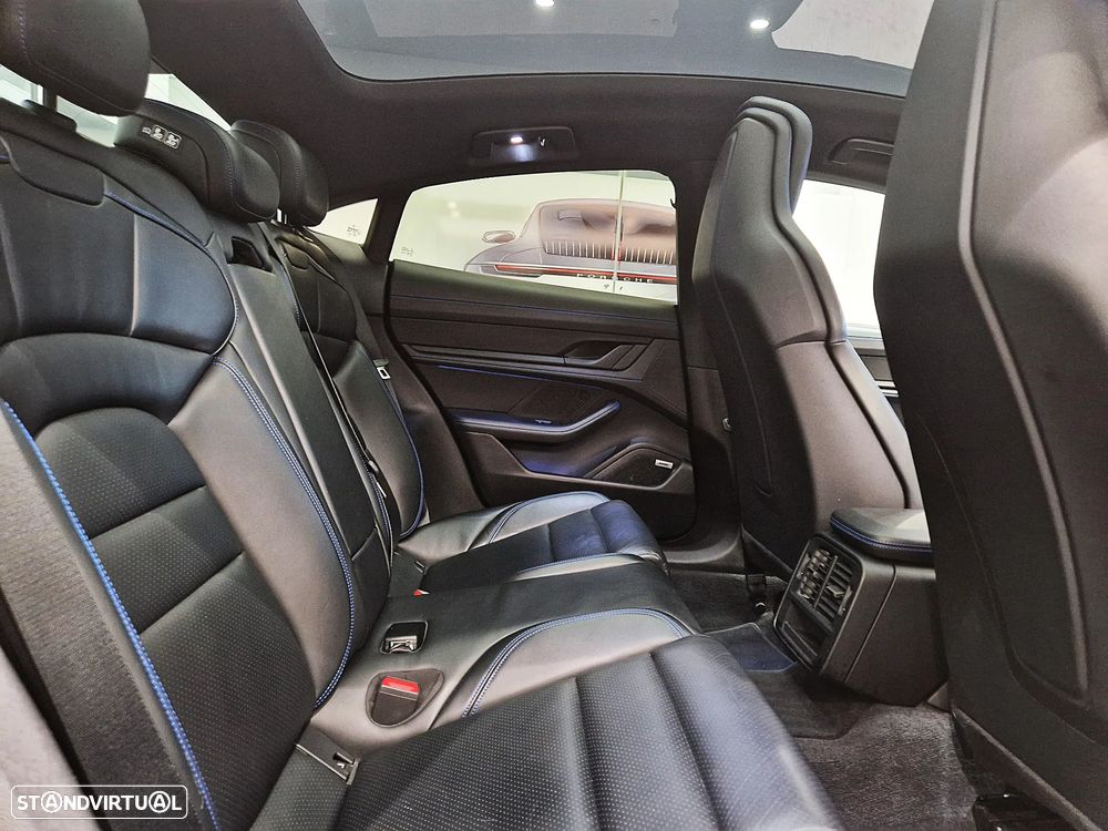 Porsche Taycan 4S - 29