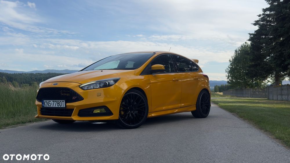 Ford Focus 2.0 EcoBoost ST mit Leder-Sport-Paket - 40