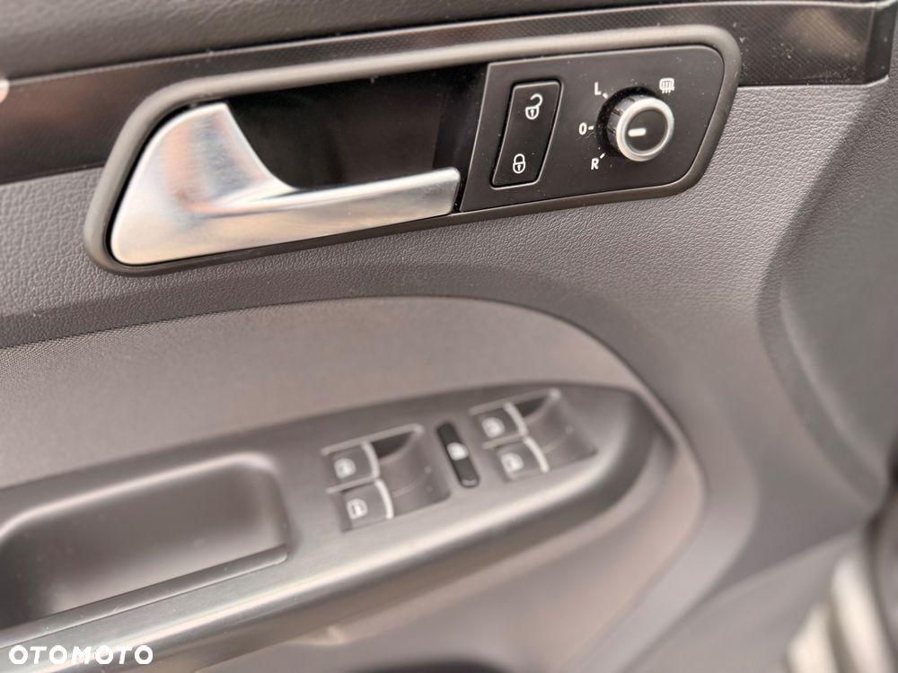 Volkswagen Touran 2.0 TDI DPF DSG Trendline - 14