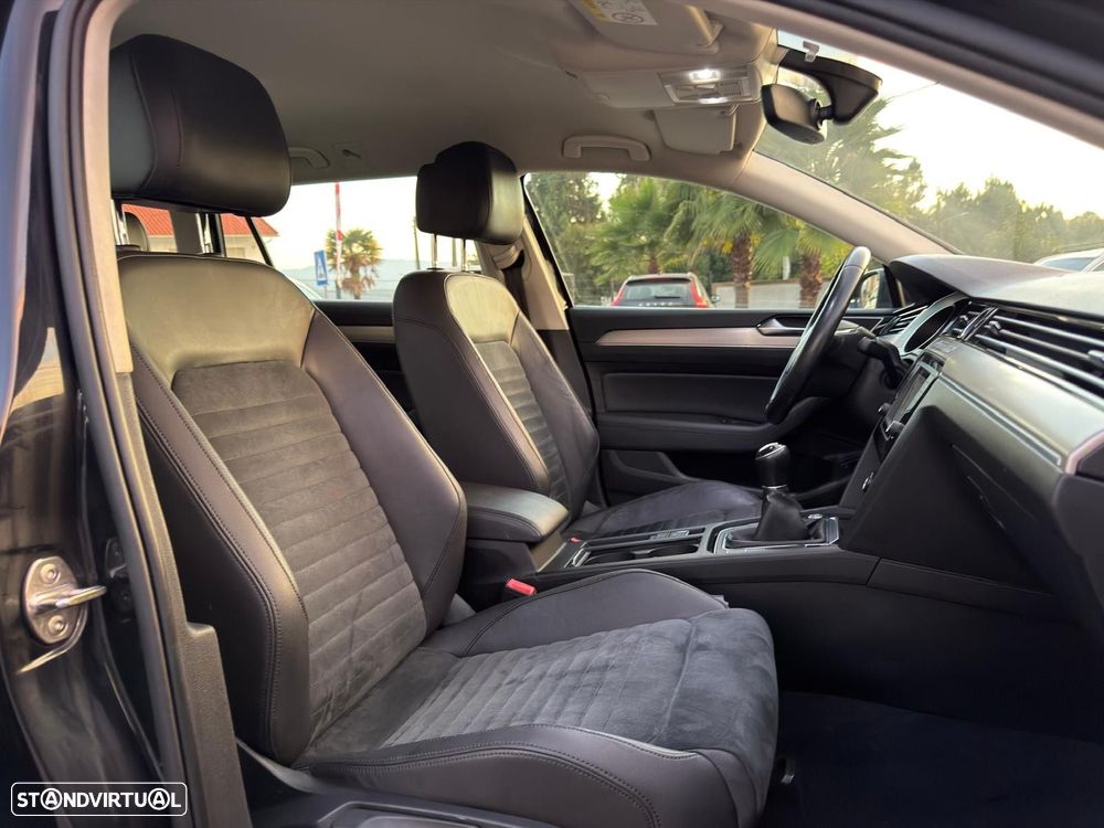 VW Passat Variant 2.0 TDi Highline - 16
