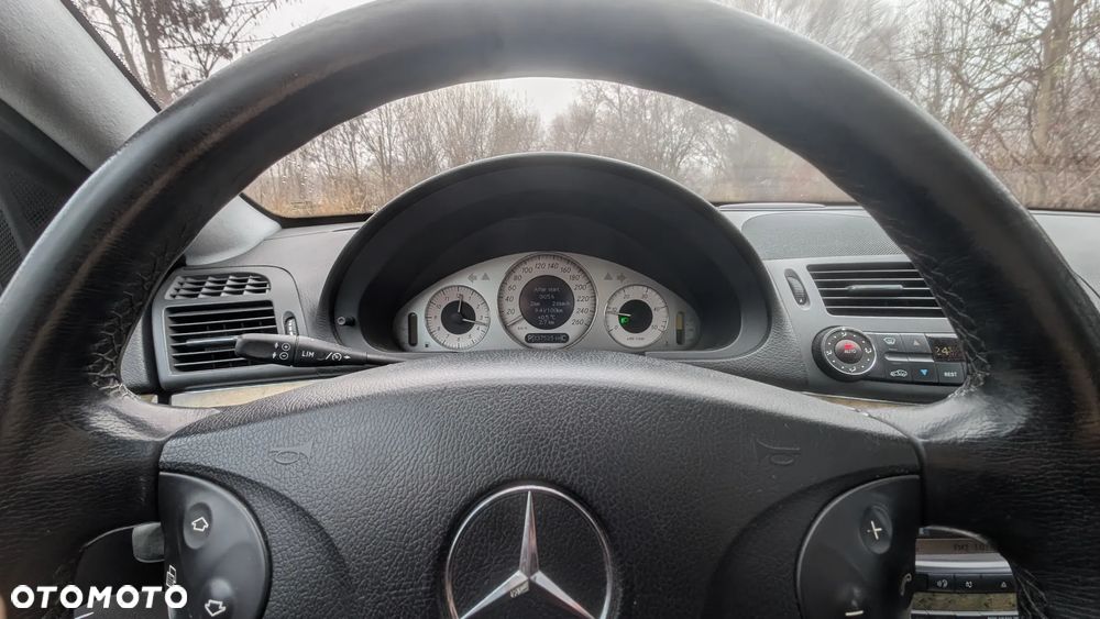 Mercedes-Benz Klasa E 280 CDI 4Matic Automatik Avantgarde DPF - 25