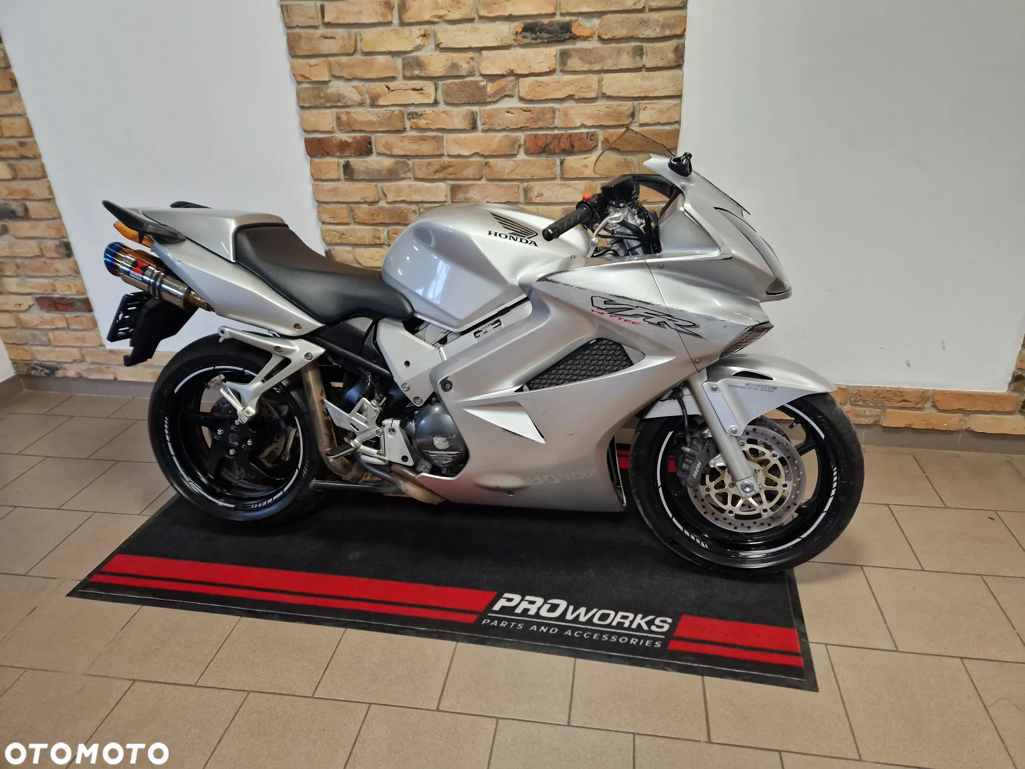 Honda VFR - 4