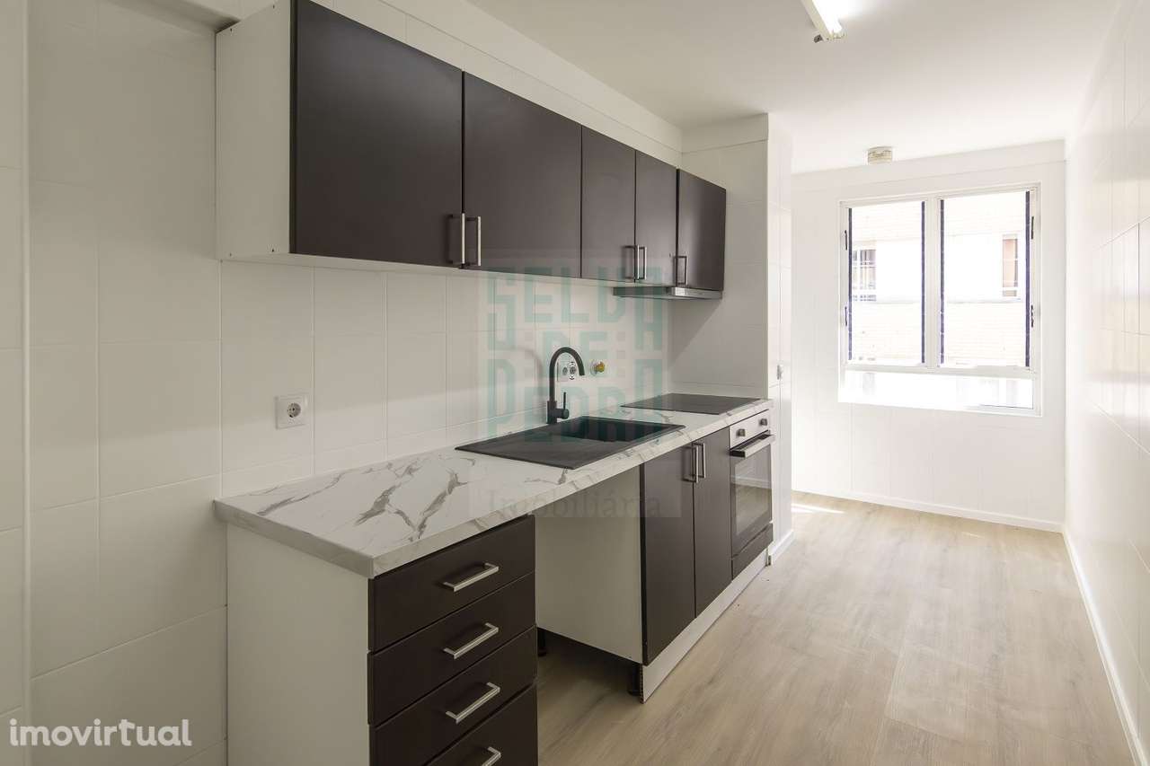 T3 Remodelado com Varanda e Garagem | Baguim do Monte - Grande imagem: 4/15