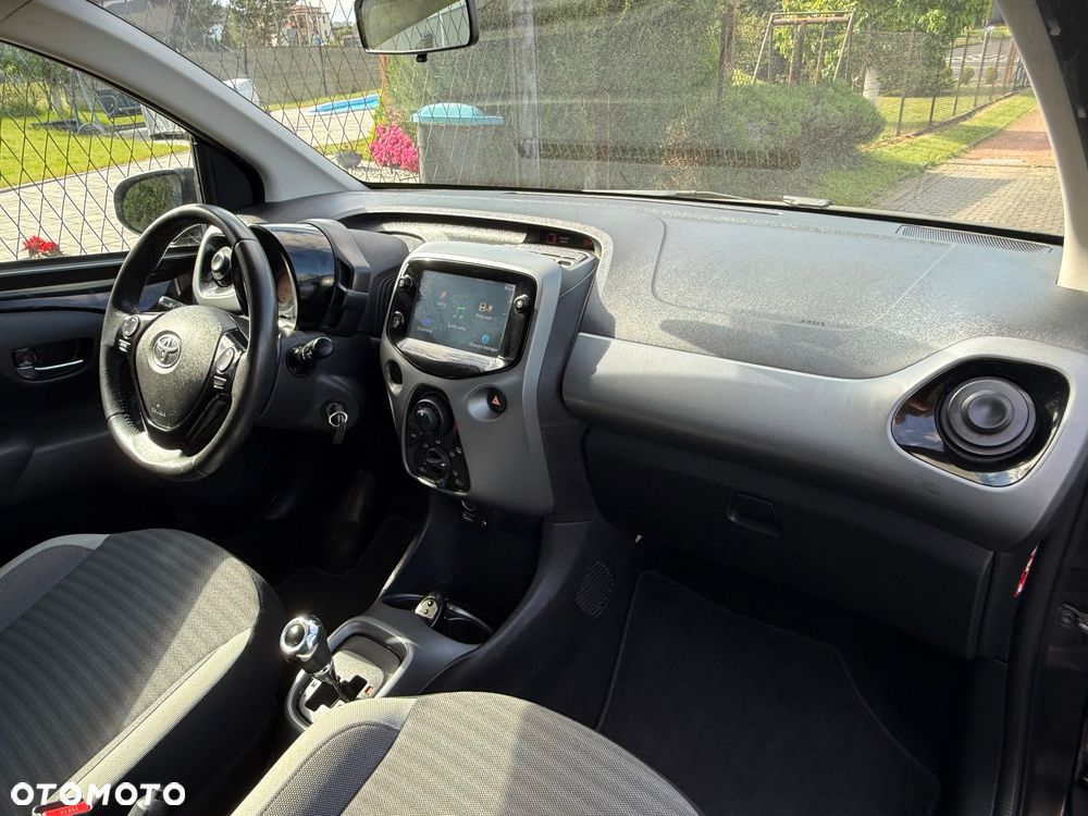 Toyota Aygo x.shift x-play connect - 17