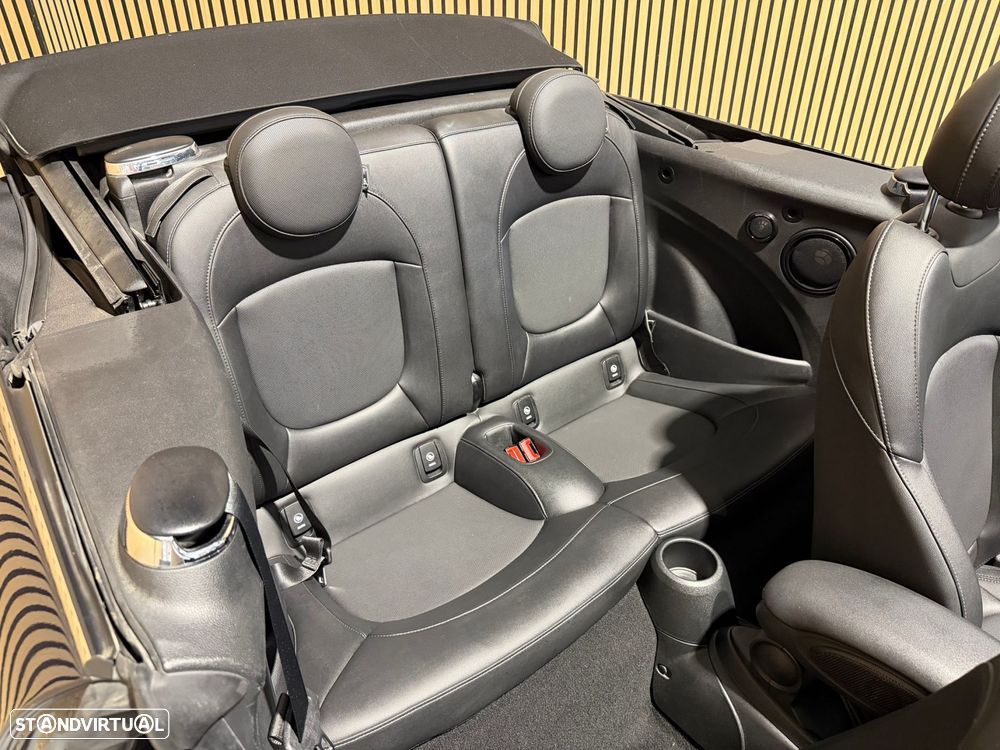 MINI Cabrio Cooper Premium Essential Auto - 29