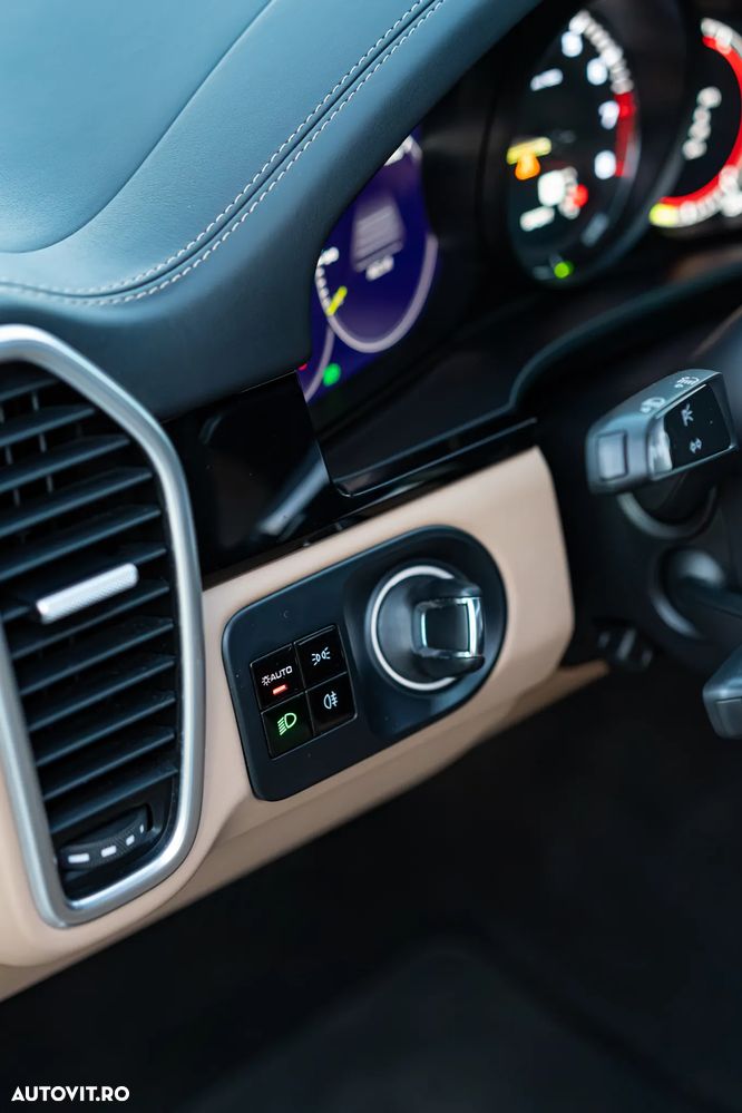 Porsche Cayenne E-Hybrid Tiptronic S - 27