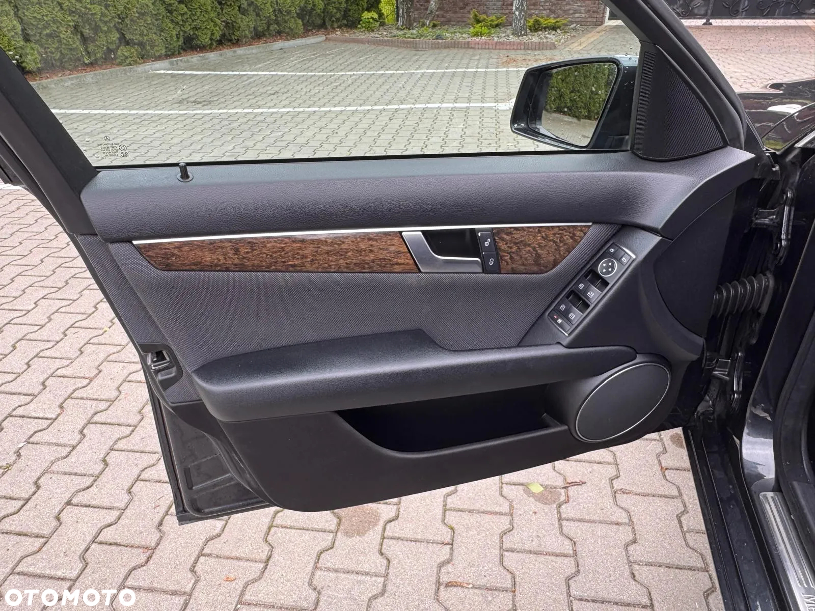 Mercedes-Benz Klasa C 180 CGI BlueEFFICIENCY - 36