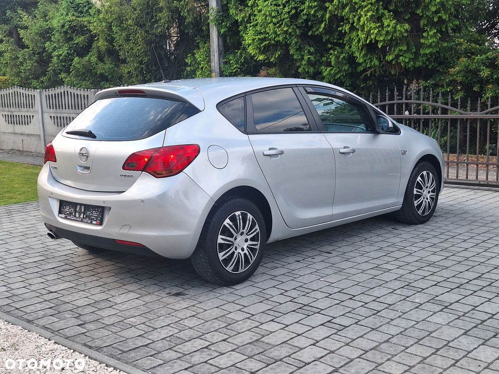 Opel Astra 1.4 Turbo - 4