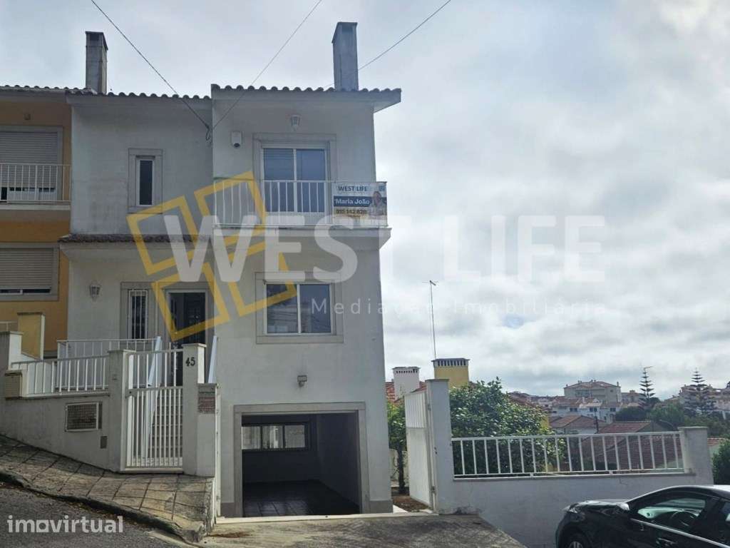 Moradia T3 situada no coração da Vila de Mafra com vista campo - Grande imagem: 2/31