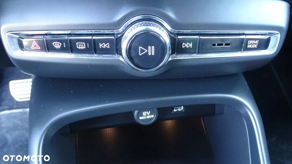 Volvo XC 40 D3 Momentum Pro - 21