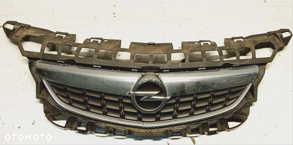 Grill Atrapa Zderzaka  Opel Astra J