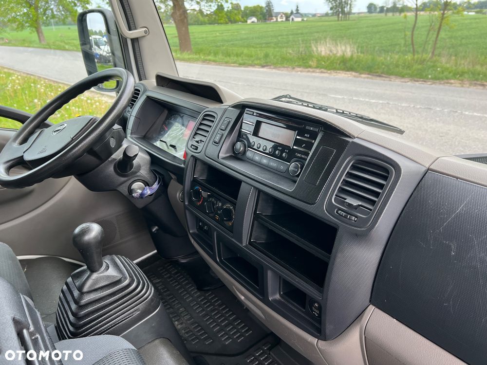 Nissan NT 400 CABSTAR - 11