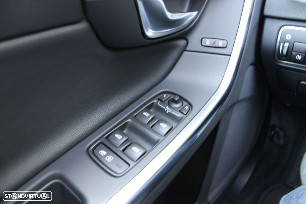 Volvo V60 1.6 D2 Momentum Eco - 32