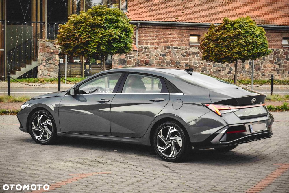 Hyundai Elantra 1.6 Executive - 11
