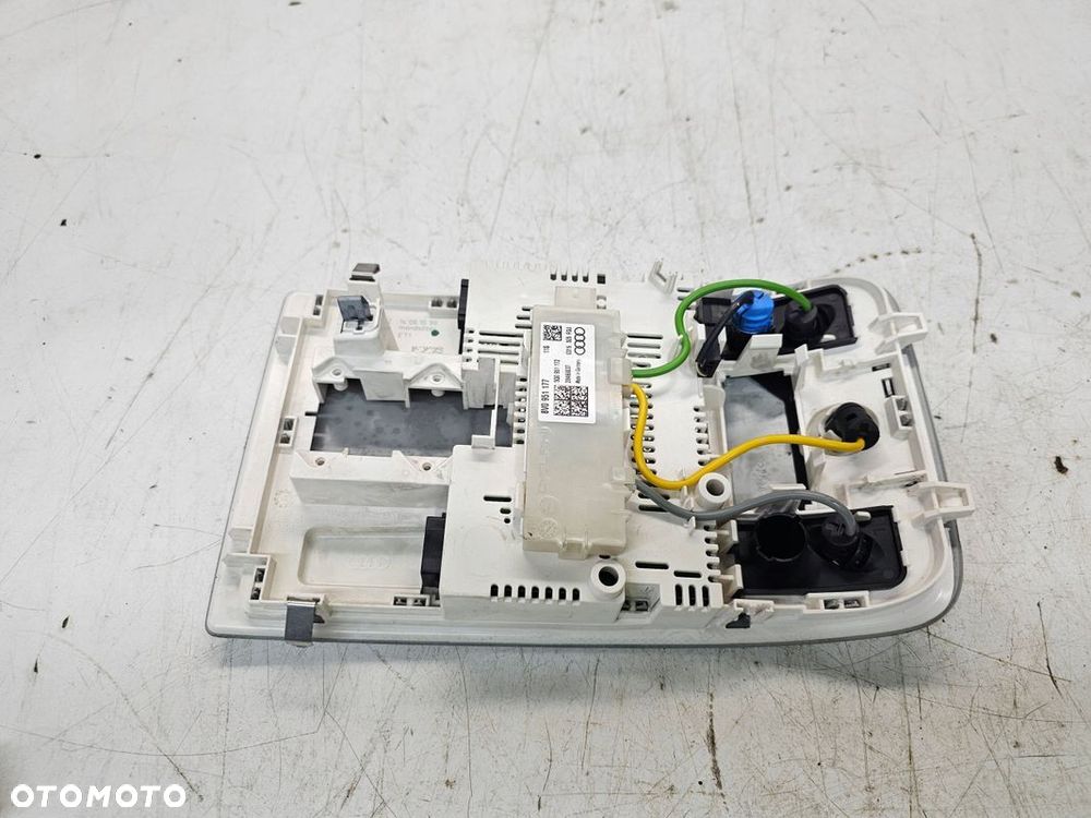 LAMPKA PODSUFITKI AUDI A3 8V 8V0947135B ET1 - 5