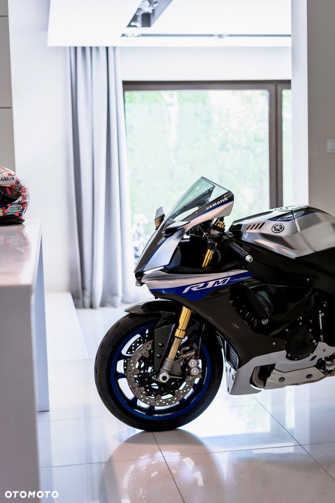 Yamaha R1 - 5