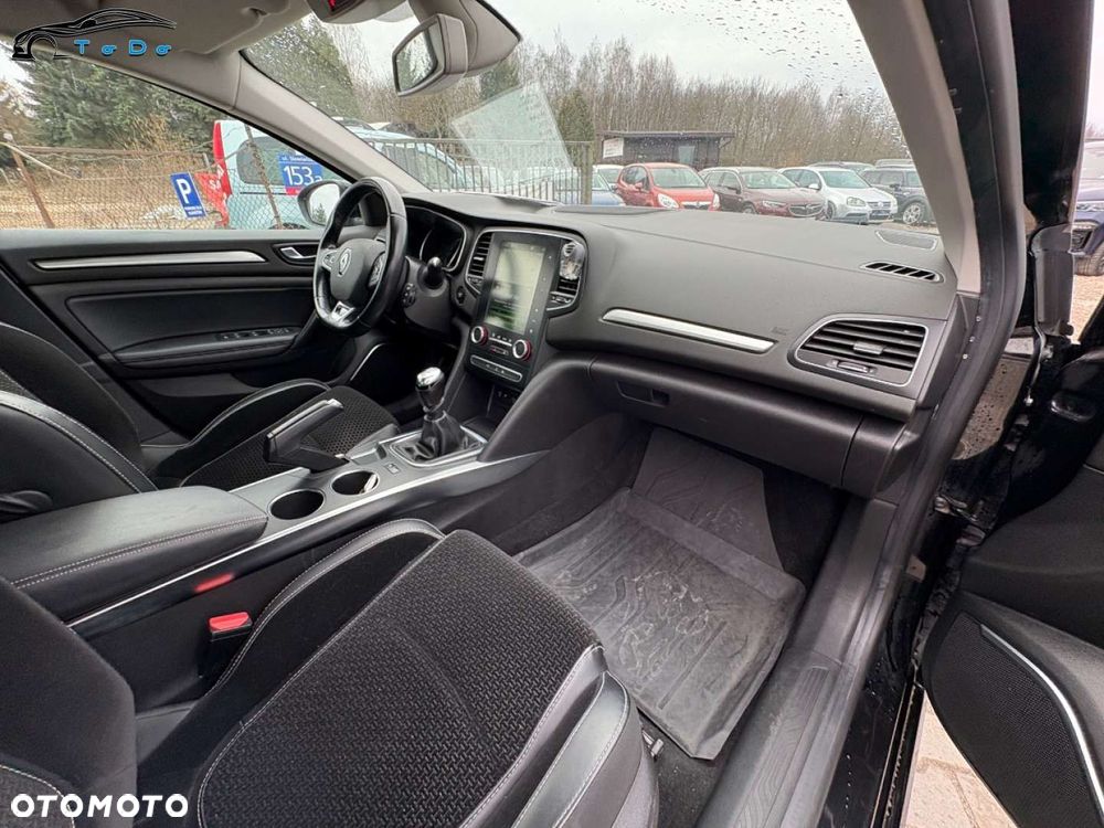 Renault Megane ENERGY TCe 130 Start & Stop Paris Business - 27