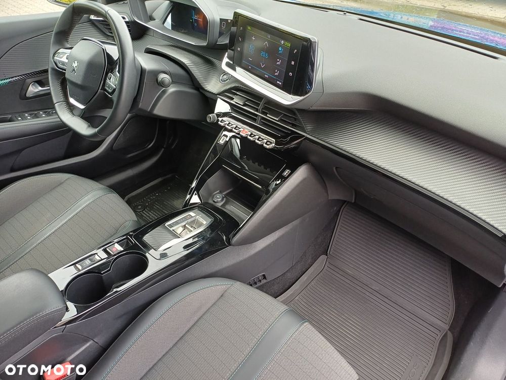 Peugeot 208 - 12