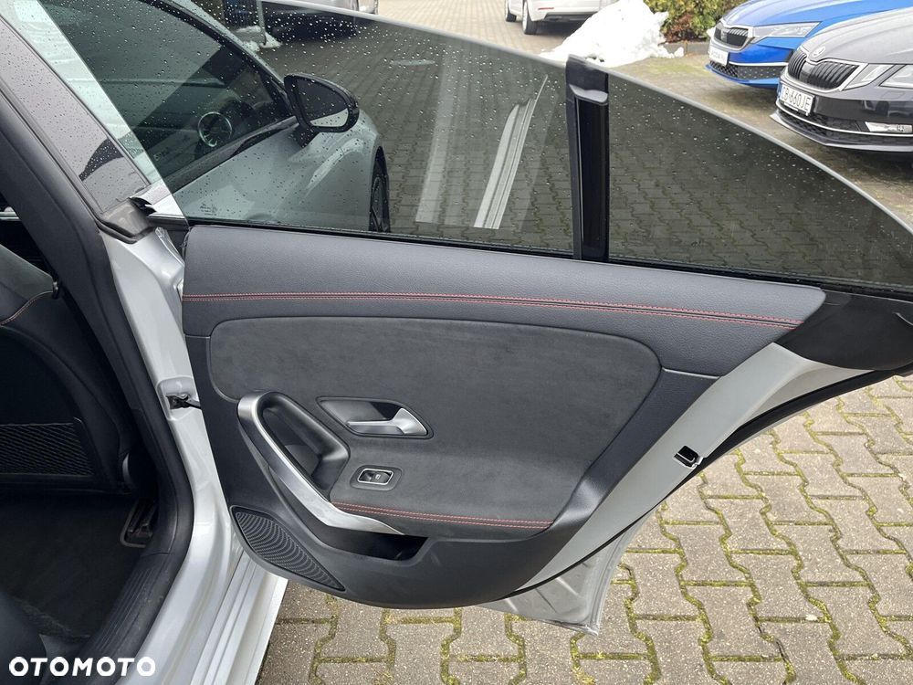 Mercedes-Benz CLA 200 4-Matic AMG Line 8G-DCT - 14