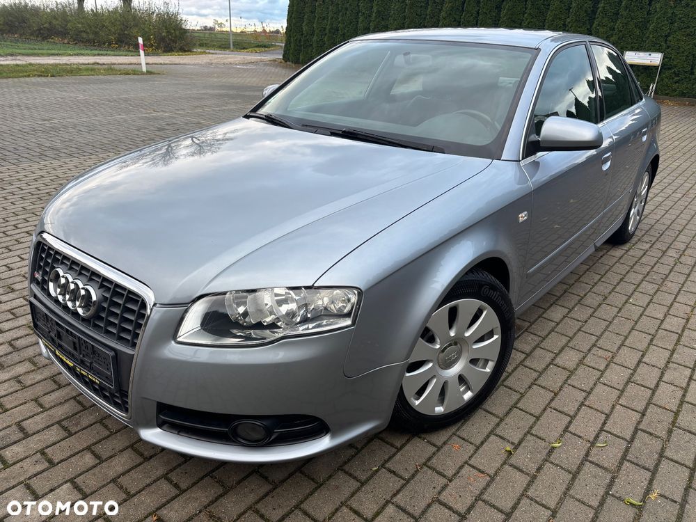 Audi A4 Limousine - 1