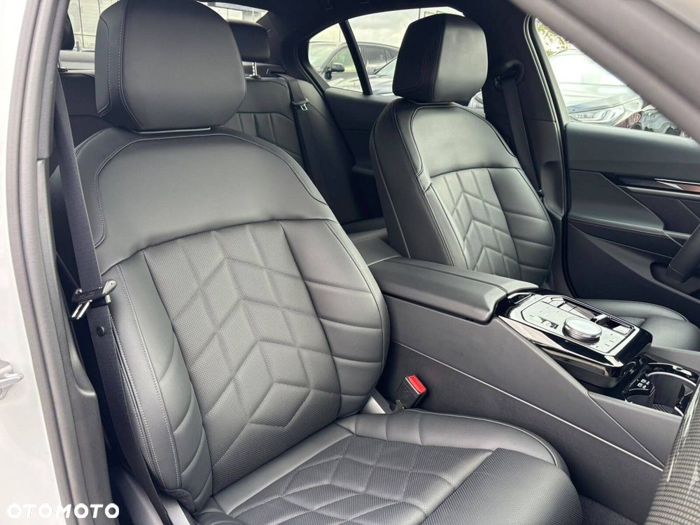 BMW Seria 5 520d xDrive mHEV M Sport - 17