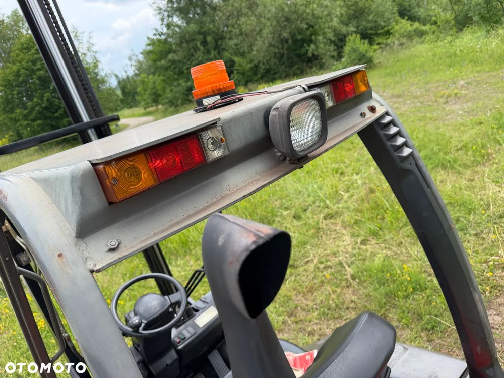 Manitou MI25D Wózek Widłowy 2,5 tony. Posuw Hydrauliczny. tylko 2500mtg. Maszt triplex. Wolny skok! Wysokość Podnoszenia 5 metrów. Jak nowy z Salonu. Pochodzi z Norweskiego Gospodarstwa! Aktualne przeglądy DEKRA i serwisy!  Silnik Yanmar. Małe gabarety bardzo zwrotna maszyna! Zero luzów wycieków i zniszczeń. OKAZJA. Pełny ORYGINAŁ! Rok Prod. 2014. Oświetlenie. OKAZJA - 17