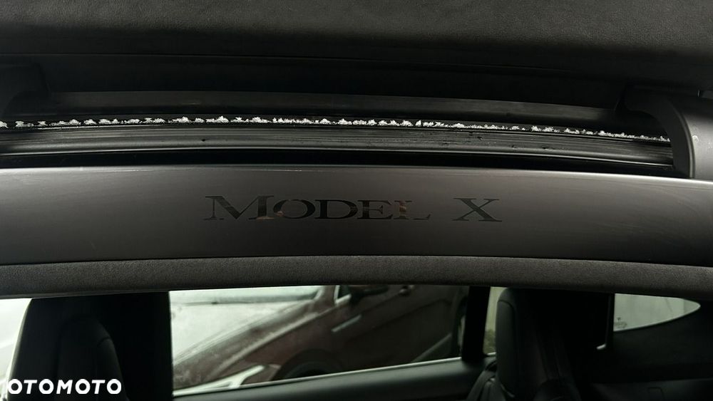 Tesla Model X - 30