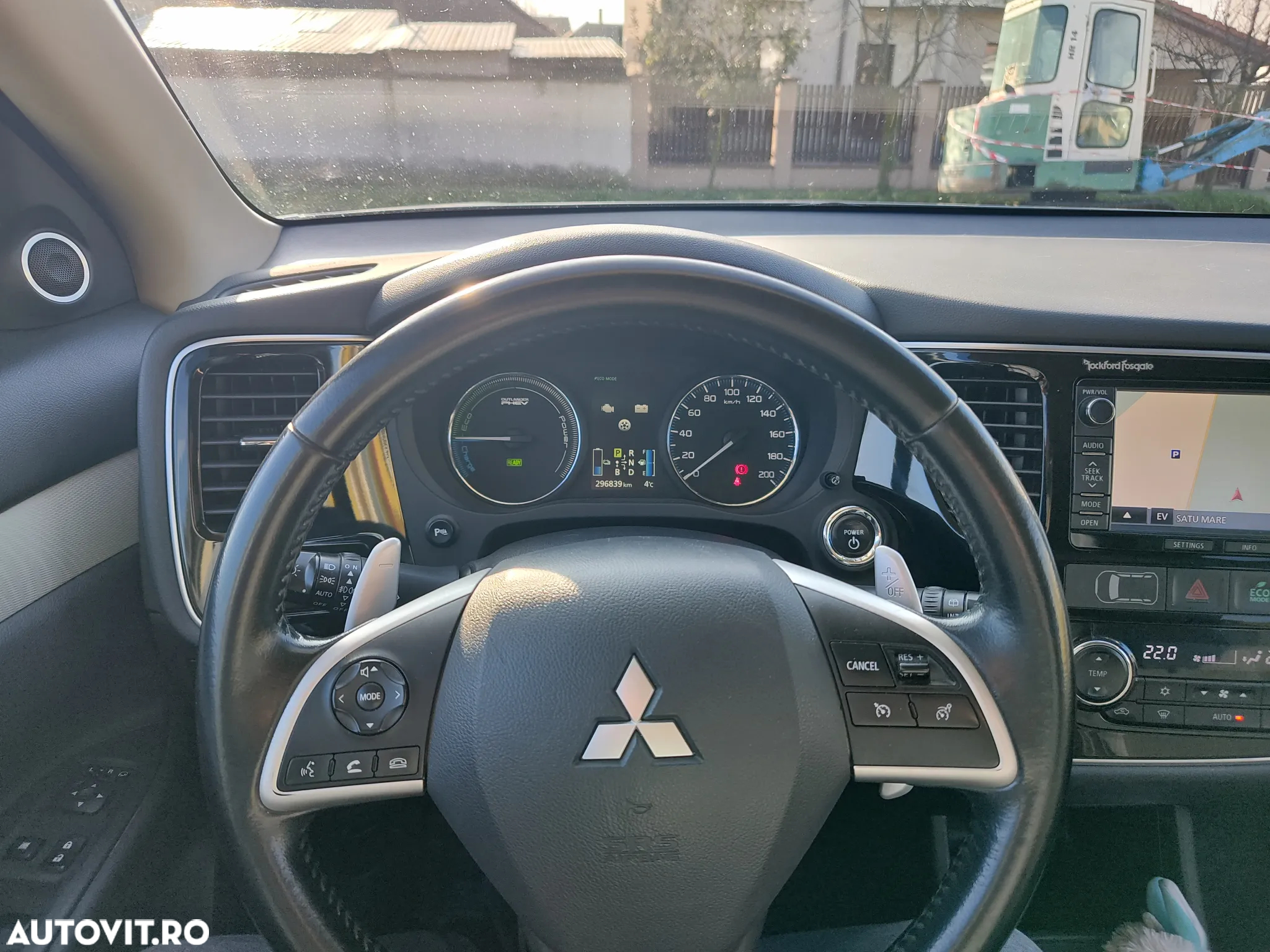 Mitsubishi Outlander 2.0 4WD Plug-In Hybrid - 18