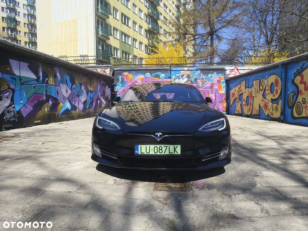 Tesla Model S - 24