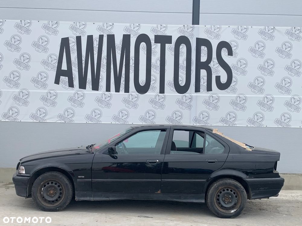 BMW 3 E36 1997 *SAMOCHÓD NA CZĘŚCI* 4551 MASKA, LAMPA, DRZWI, LUSTERKO, ZDERZAK, GRILL, BŁOTNIK, KLAPA, BELKA, DESKA, FOTELE, KANAPA, ĆWIARTKA KIEROWNICA, TARCZE, ZACISKI, ZAWIESZENIE, KOMPLETNY PRZÓD, KOMPLETNY TYŁ, LICZNIK, ZEGARY, PRAWE LEWE PRZÓD TYŁ - 1