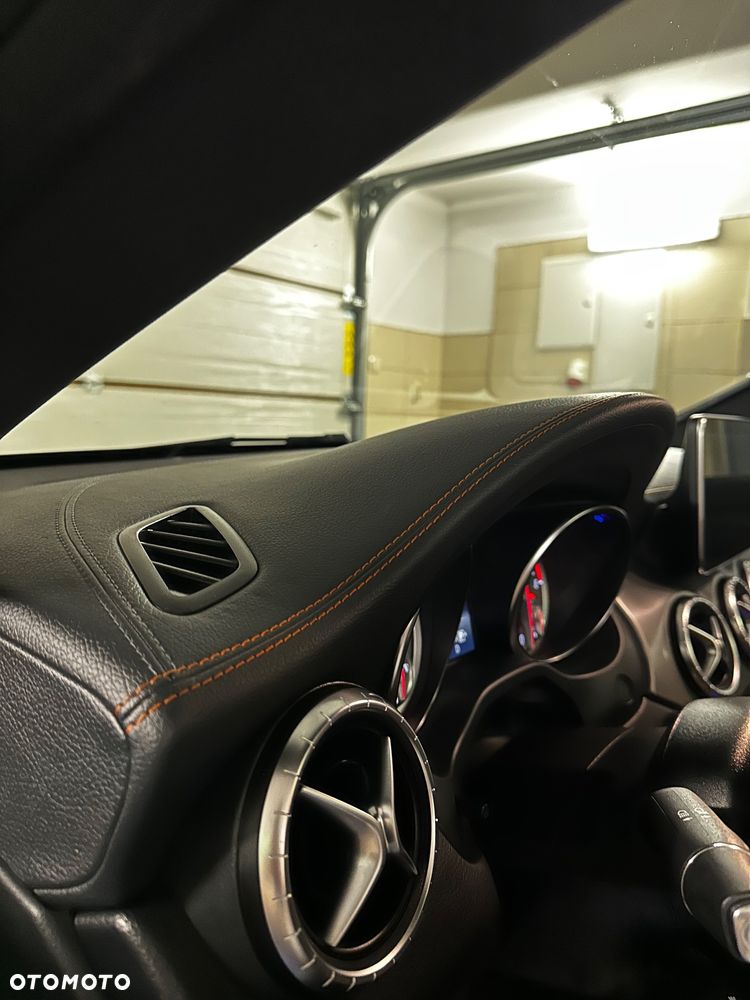 Mercedes-Benz CLA 250 7G-DCT AMG Line - 13