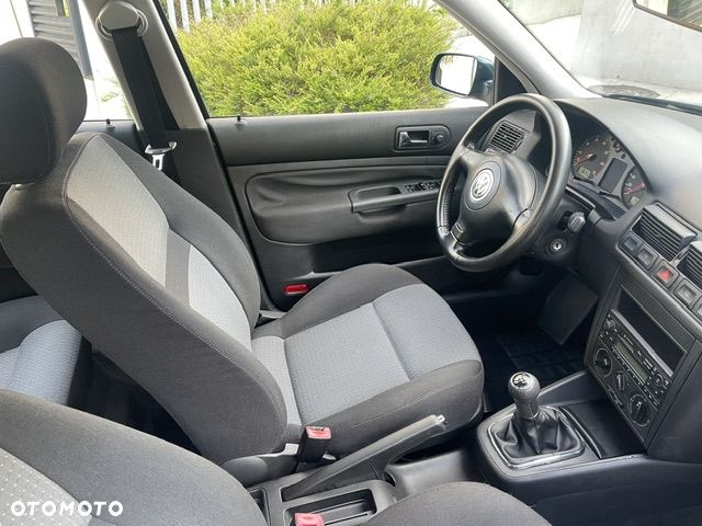Volkswagen Golf - 28
