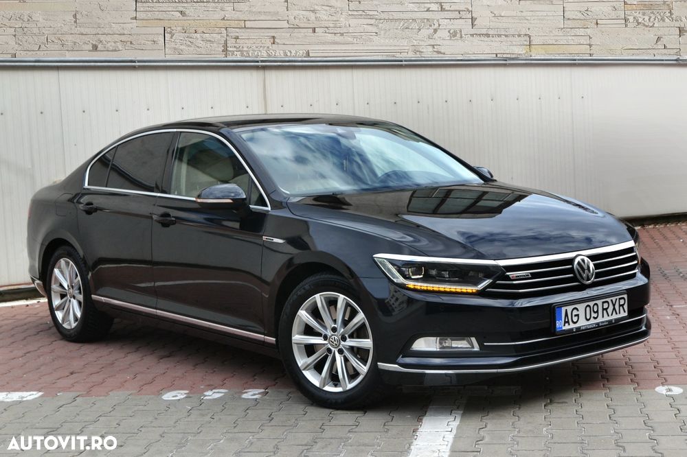 Volkswagen Passat - 1