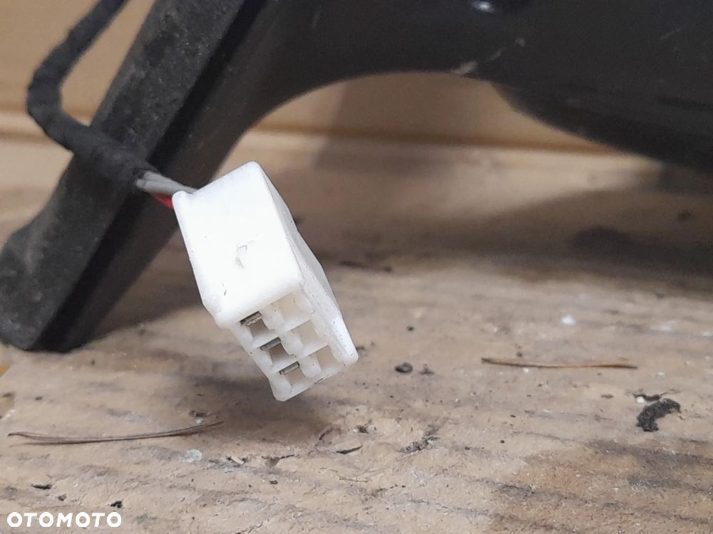 # LUSTERKO PRAWE 3 PIN TOYOTA COROLLA E12 LIFT 209 CZARNY - 4