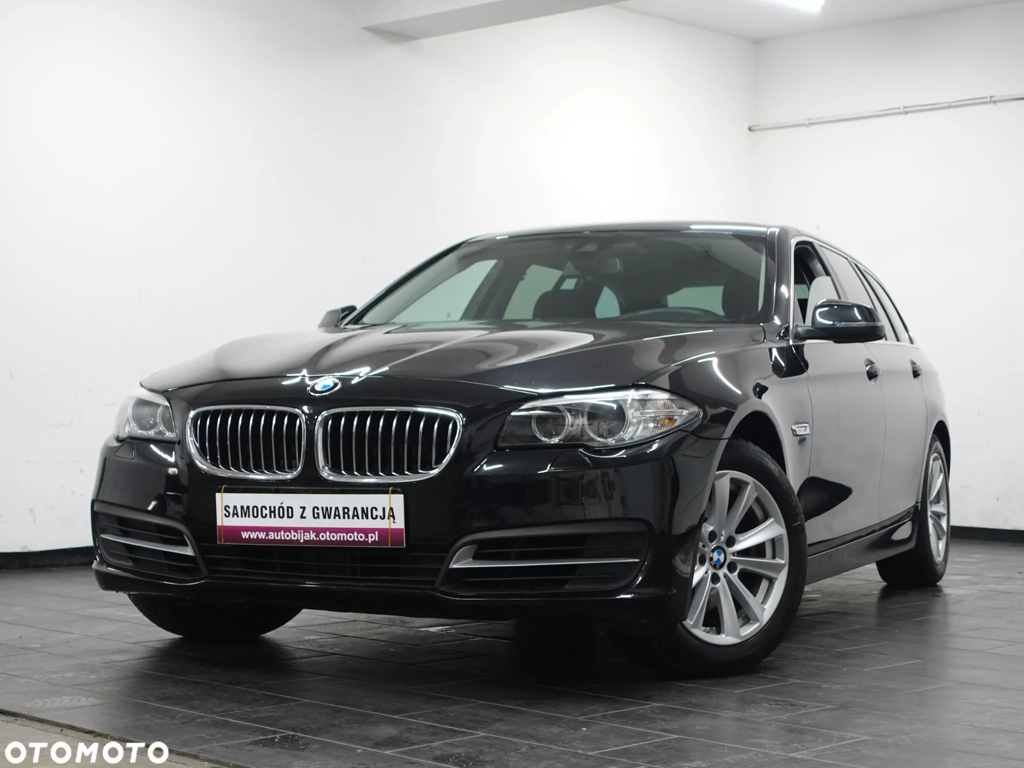 BMW Seria 5 520d xDrive Touring - 17