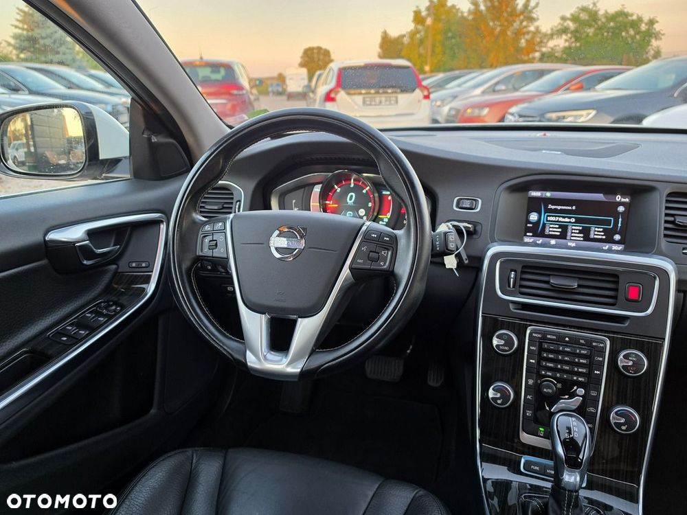 Volvo V60 D6 AWD Plug-in Hybrid Summum - 33