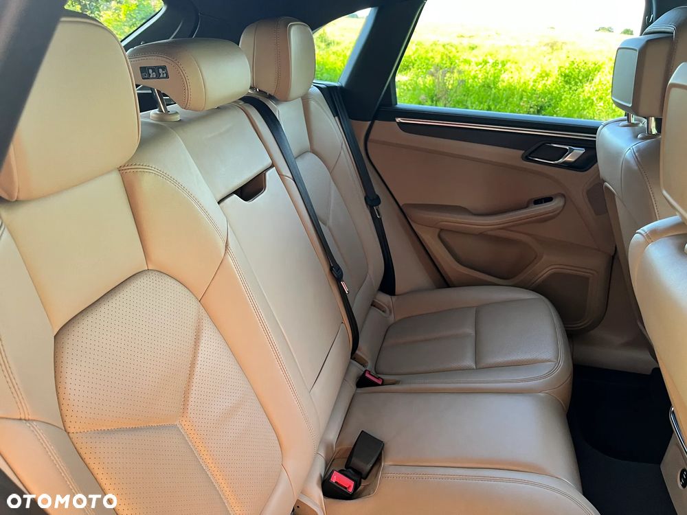 Porsche Macan Standard - 22