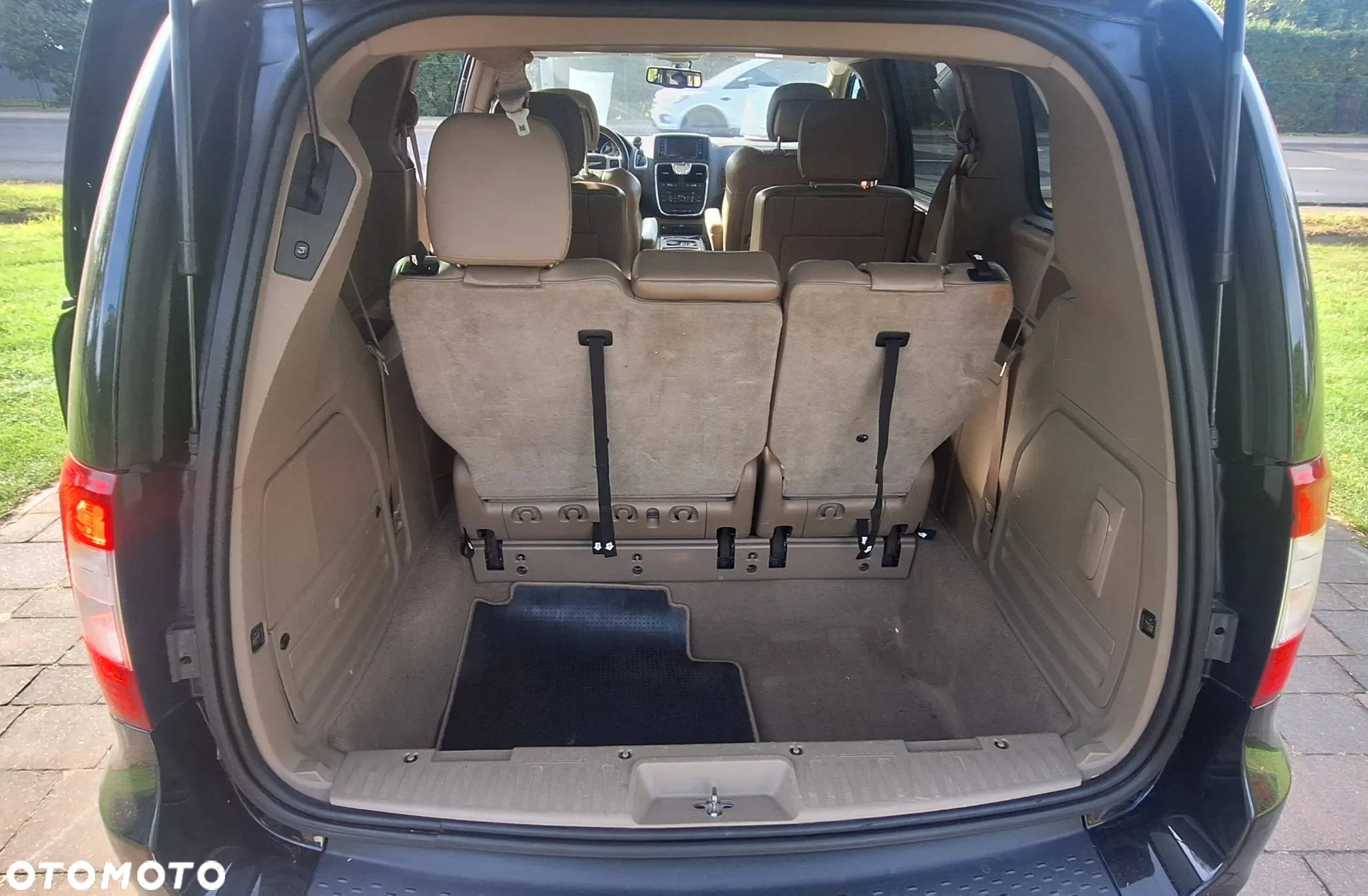 Chrysler Town & Country 3.6 Limited - 7