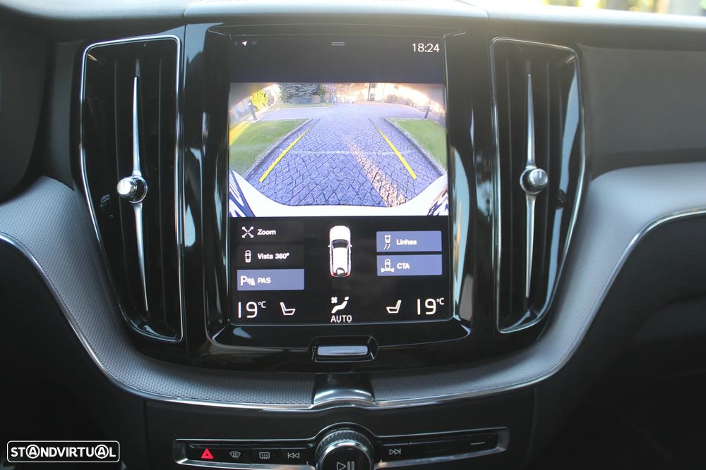Volvo XC 60 2.0 T8 PHEV R-Design AWD - 19