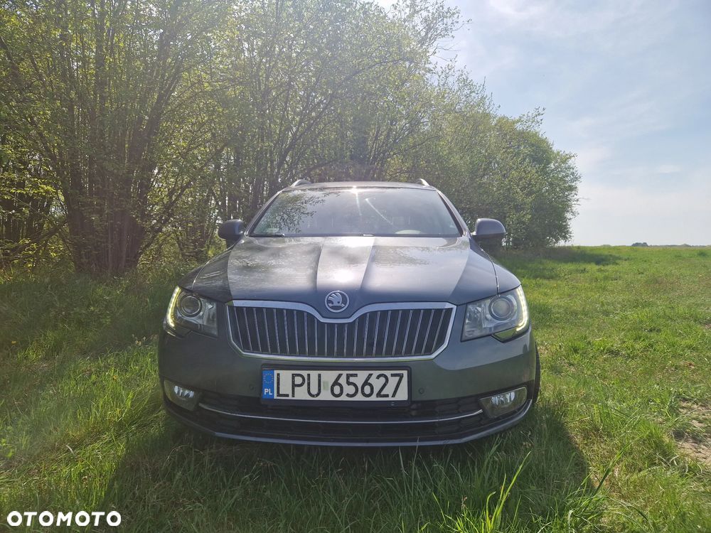 Skoda Superb 1.8 TSI Ambition Outdoor DSG - 2