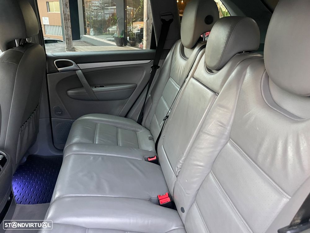 Porsche Cayenne Tiptronic S - 8