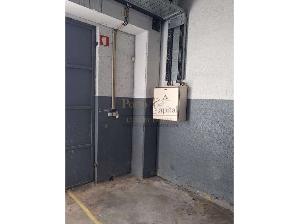 Armazém Industrial para Arrendamento Com 957 m² - Zona Industrial d... - Grande imagem: 3/37