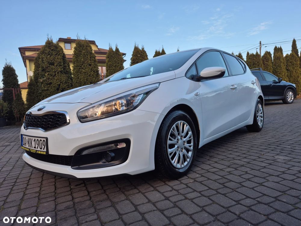 Kia Ceed 1.4 CVVT UEFA EURO 2016 - 1
