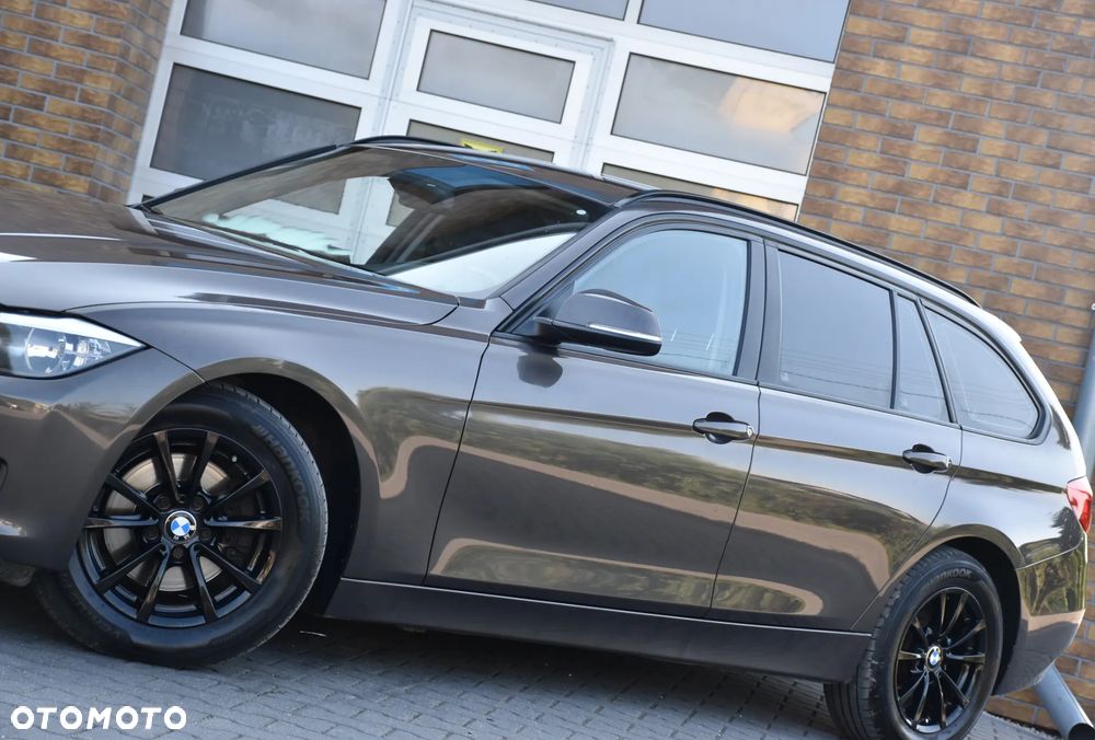 BMW Seria 3 ver-318d-luxury-line - 39