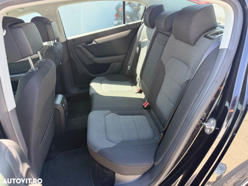 Volkswagen Passat 2.0 TDI DSG BlueMotion Technology Comfortline - 18