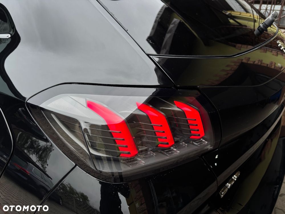 Peugeot 208 PureTech 100 EAT8 Allure - 12